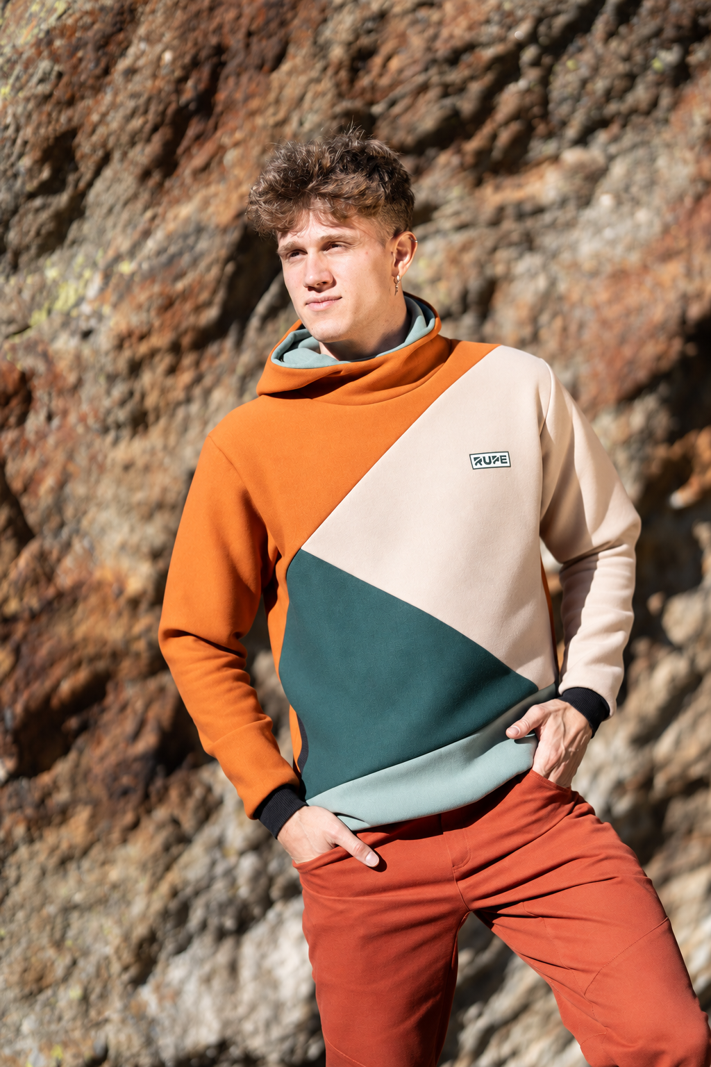 FW26 BLOCK Foxe - felpa 4 colori indossata - Rupe Clothing