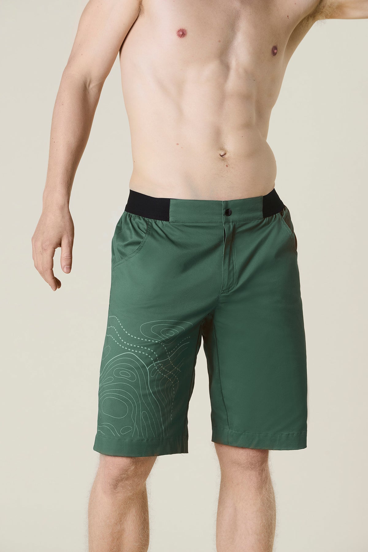 pantalone arrampicata cotone corto verde vista frontale foto studio