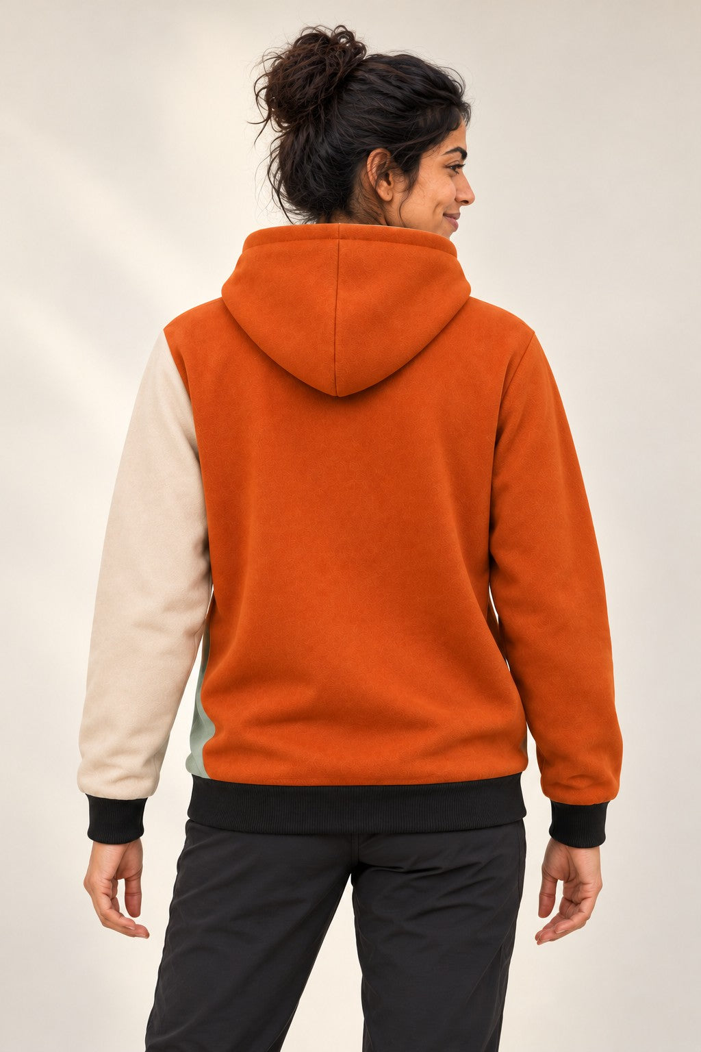Felpa con cappuccio BLOCK Foxe a 4 colori indossata da donna - retro - Rupe Clothing