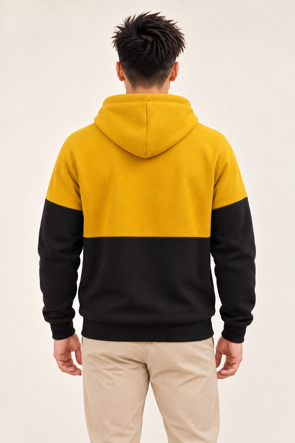 Felpa mezza zip con cappuccio PITCH Bee indossata da uomo - retro - Rupe Clothing