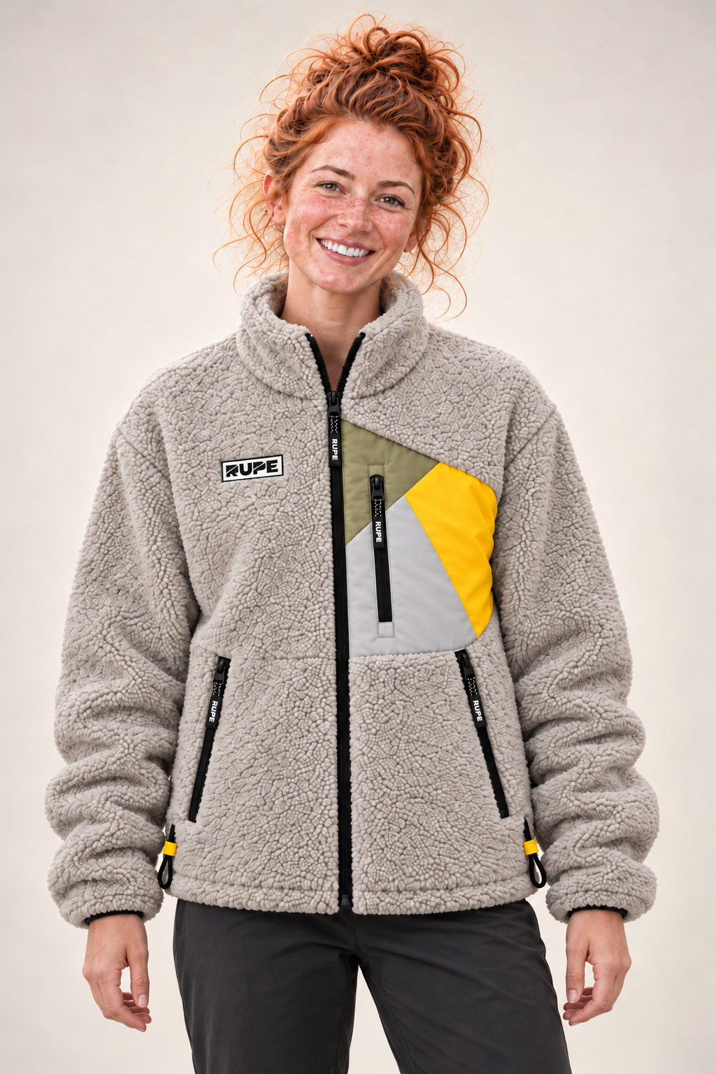 Giacca in pile YETI 2.0 Sunny indossata da donna - fronte - Rupe Clothing