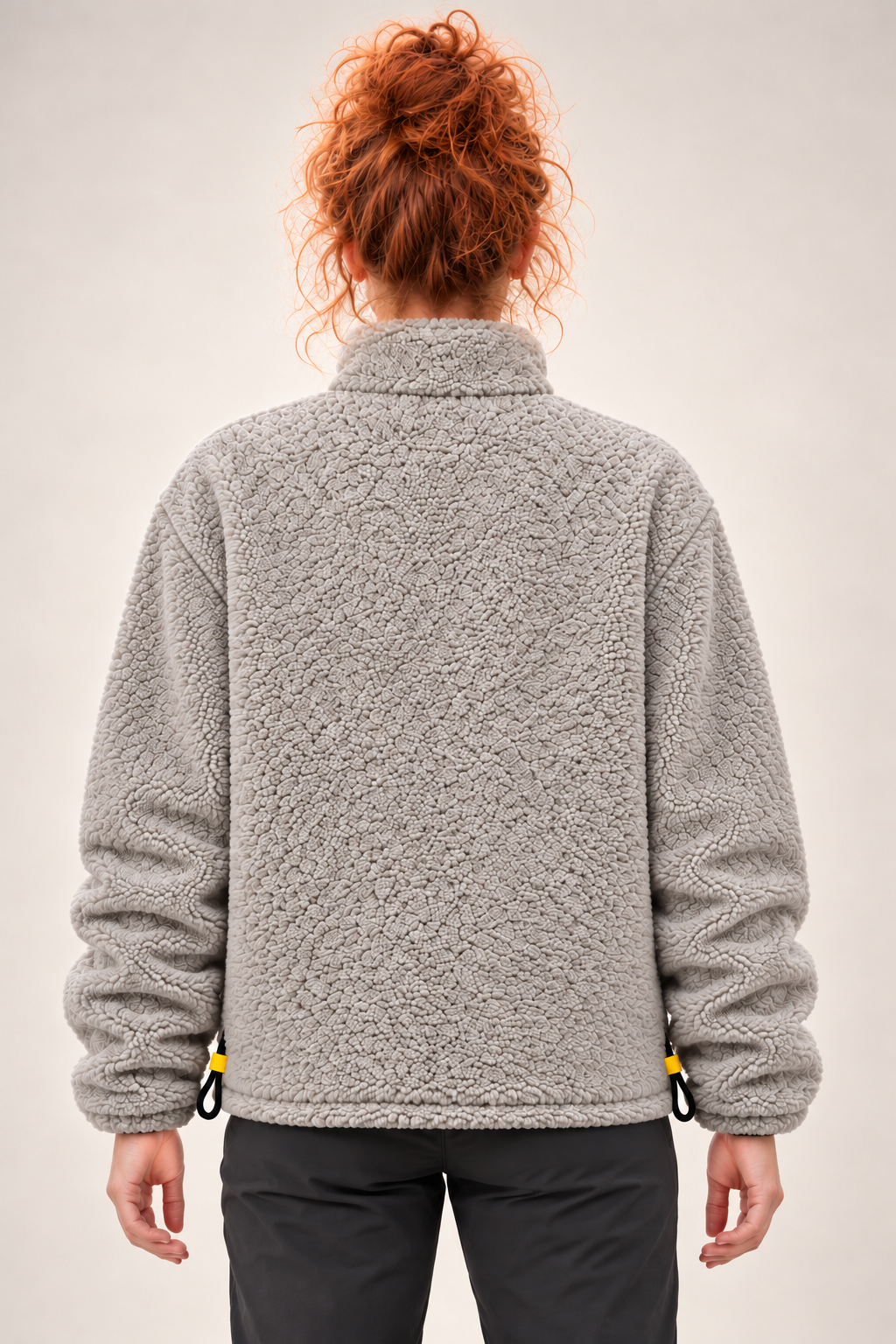 Giacca in pile YETI 2.0 Sunny indossata da donna - retro - Rupe Clothing