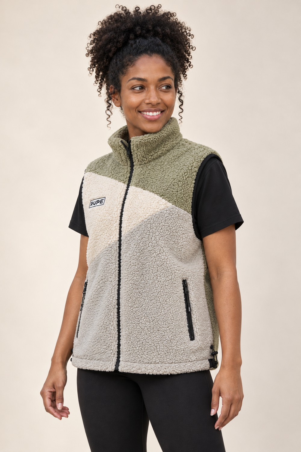 Gilet in pile SPEED Zen indossato da donna - tre quarti - Rupe Clothing