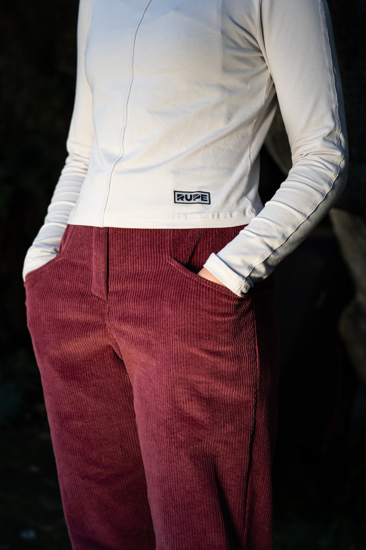 Pantalone Velluto RILA Donna - Colore Bordeaux - Dettaglio ravvicinato - Rupe