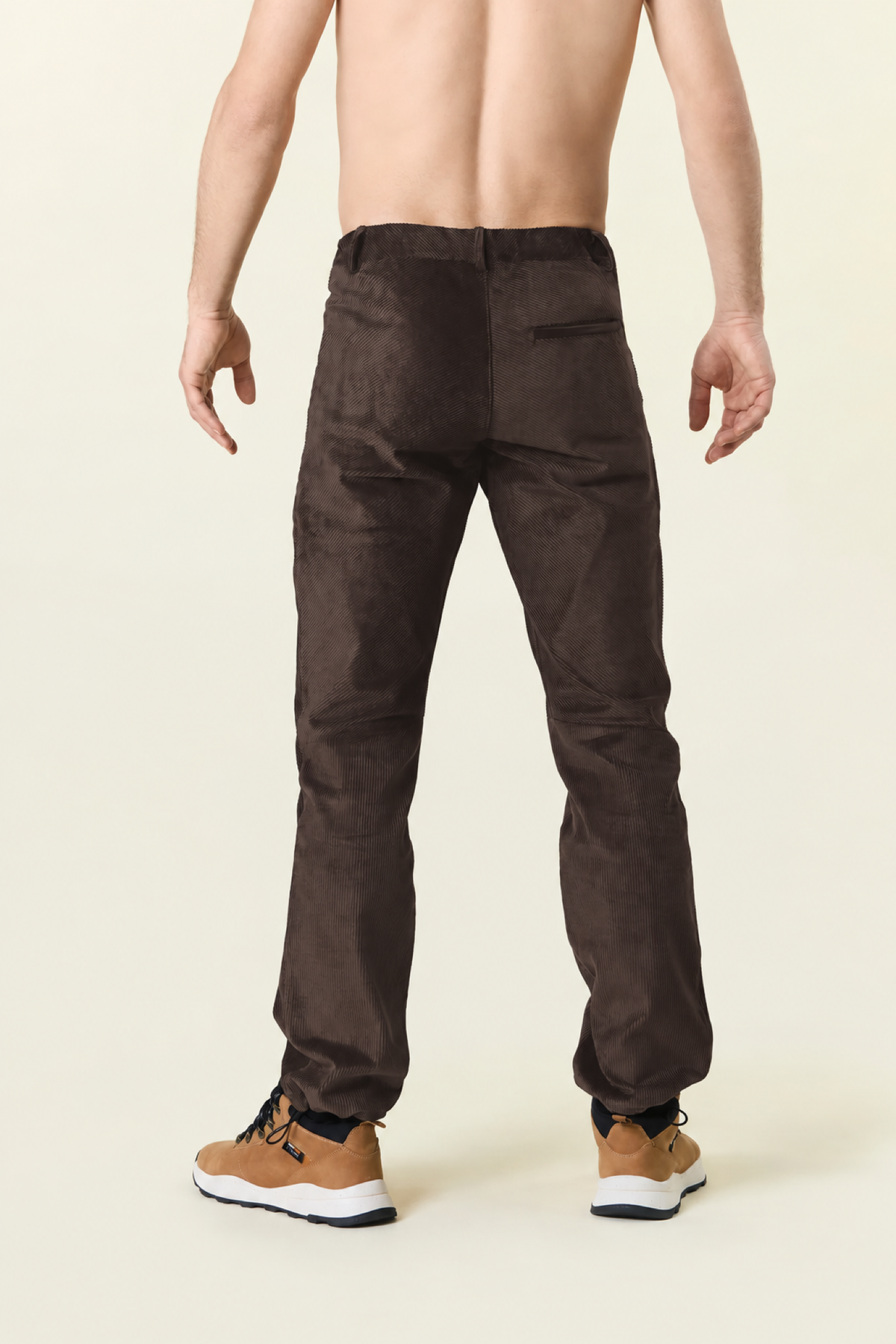 Himalaya Dark Brown indossato - vista posteriore - Rupe Clothing