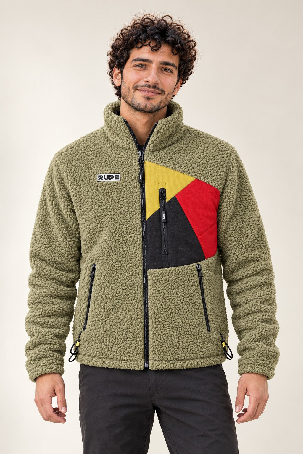 Giacca in pile teddy YETI 2.0 Greenwich indossata da uomo - fronte - Rupe Clothing