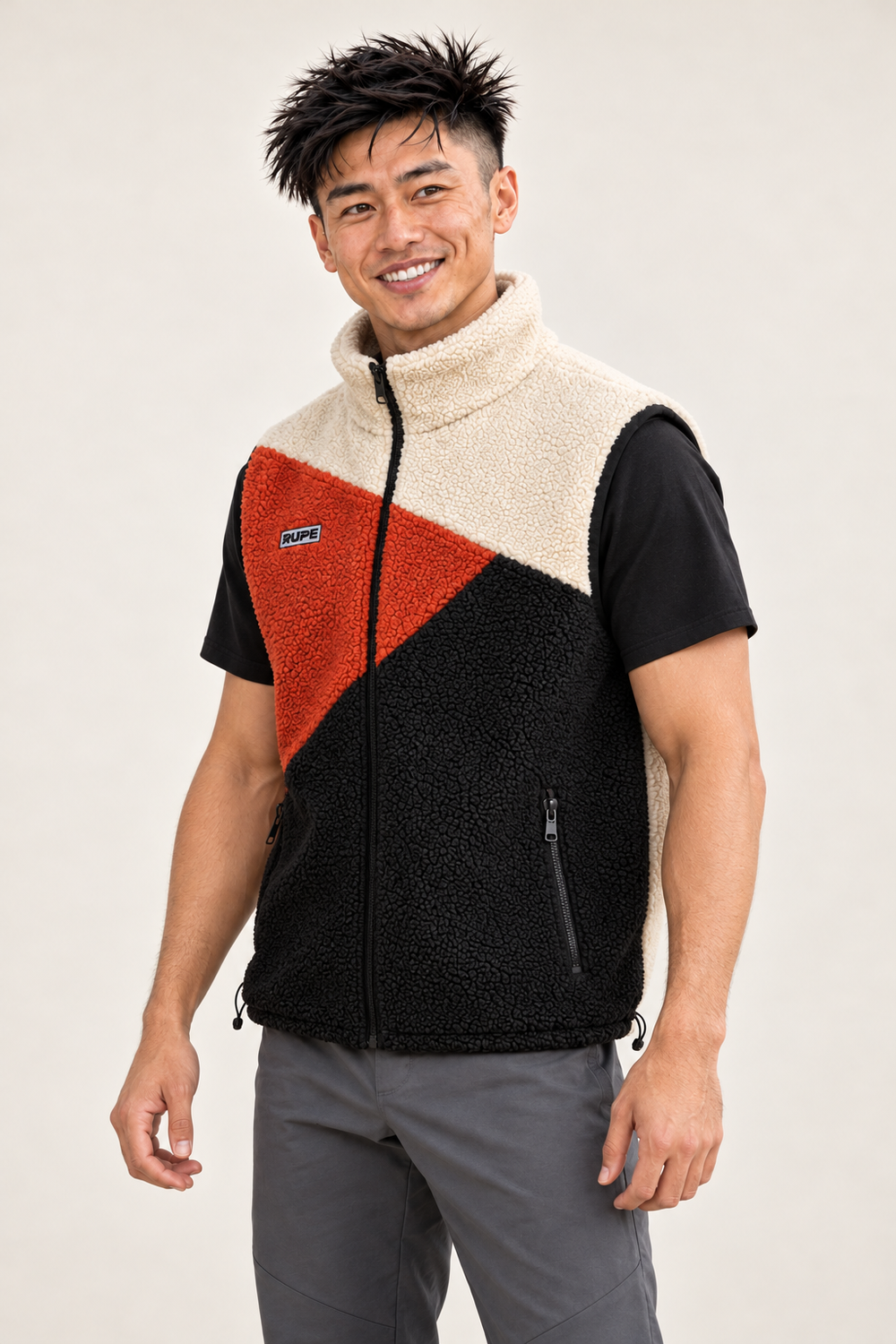 Gilet in pile SPEED Diablo indossato da uomo - tre quarti - Rupe Clothing