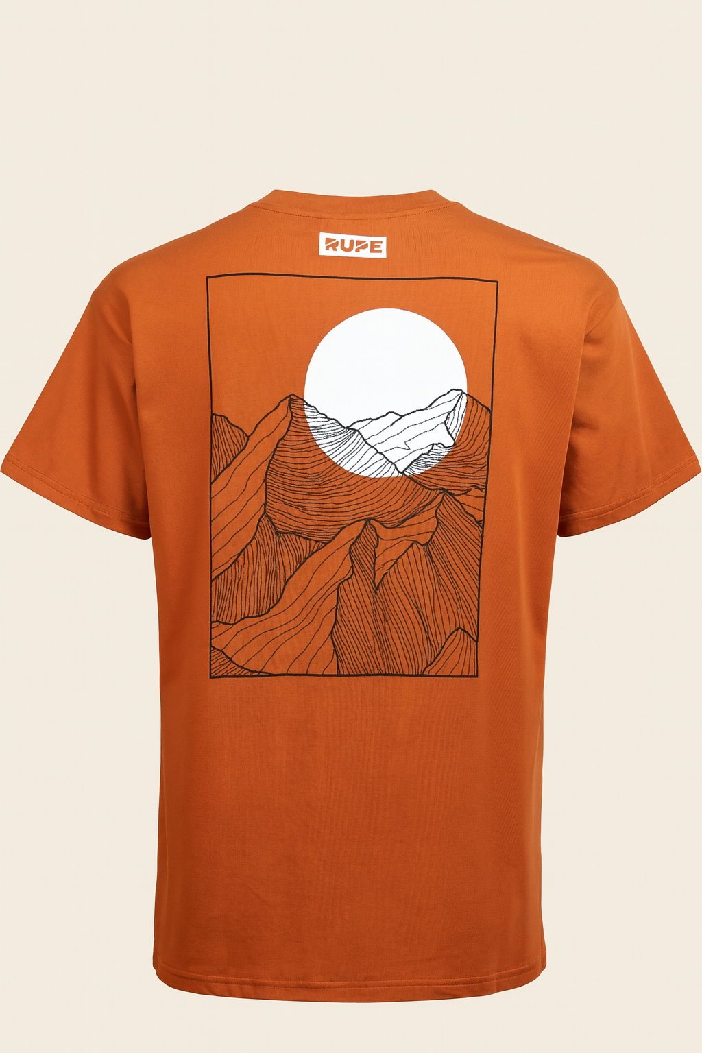 maglietta arancione mattone montagne